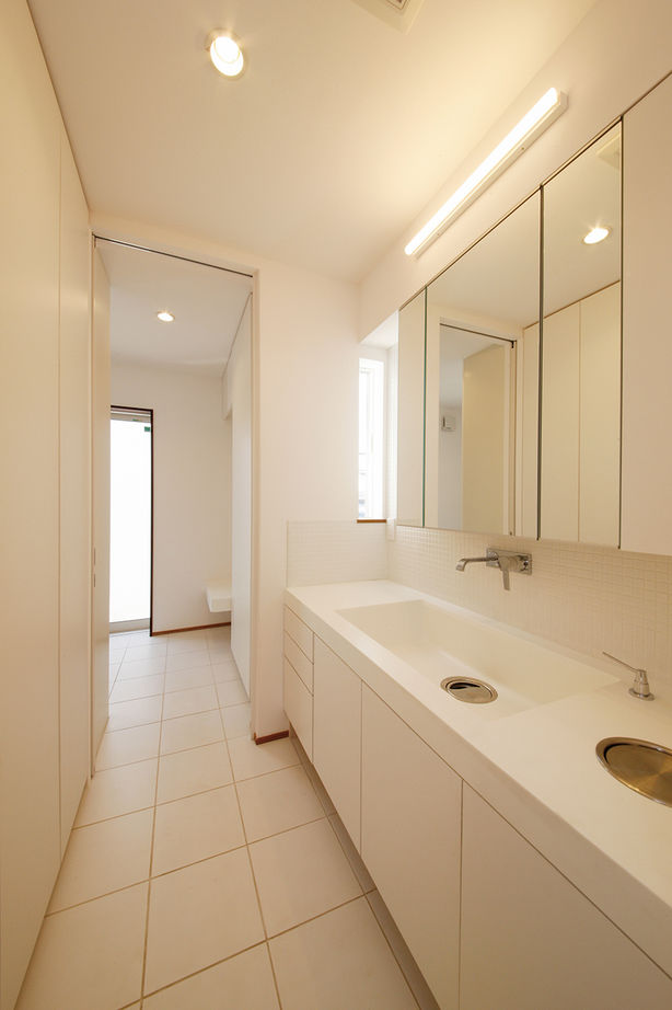 山下建設 【3000万円台/ビルトインガレージ/太陽光発電/湘南暮らし】吹き抜けと大空間リビングがこだわりの住まいの建築実例画像8