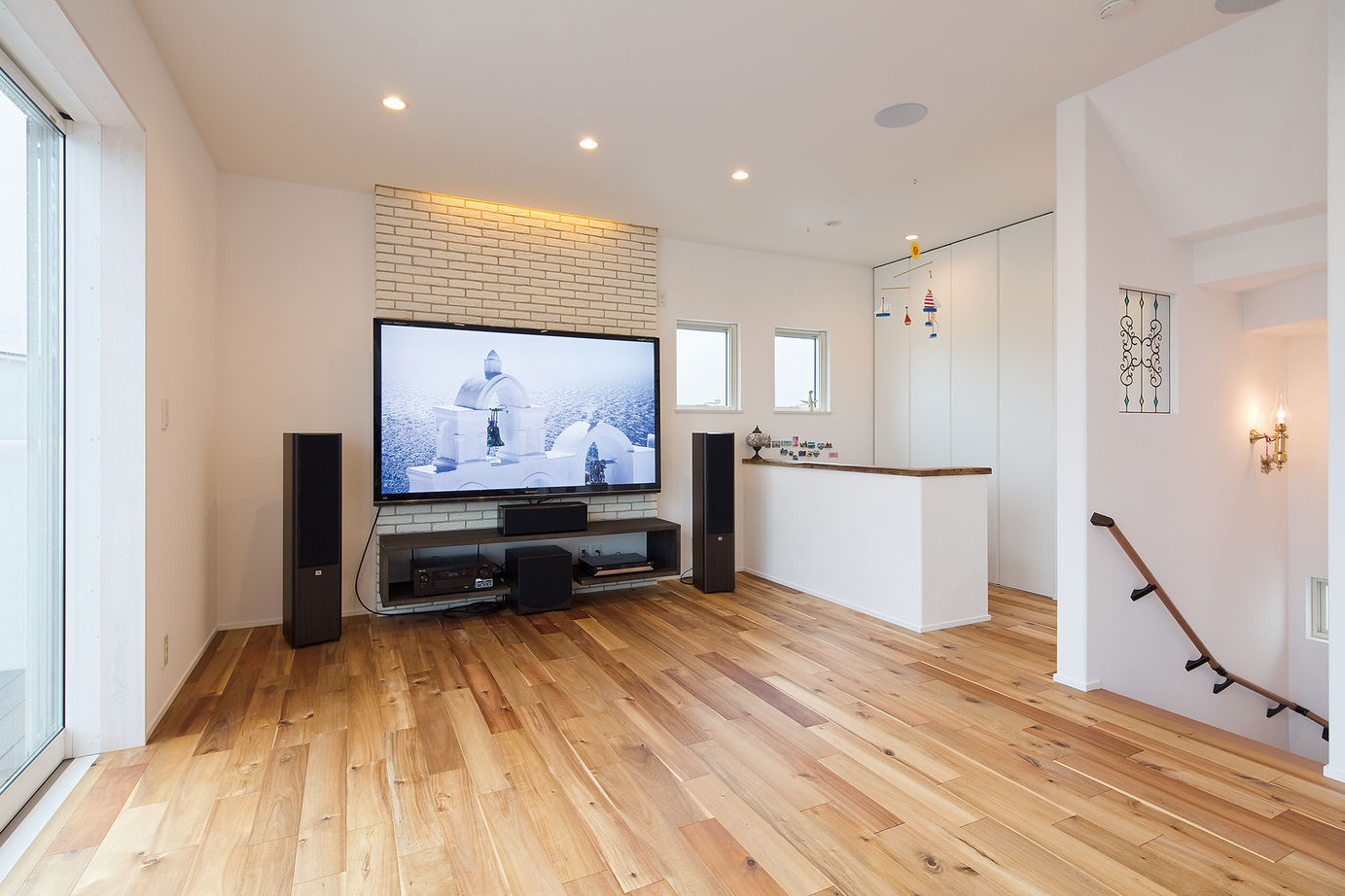 山下建設 【ビルドインガレージ/リゾート風/ホテルライク】子育てもお洒落も両方取り　真っ白なガレージ付ハウスの建築実例画像5