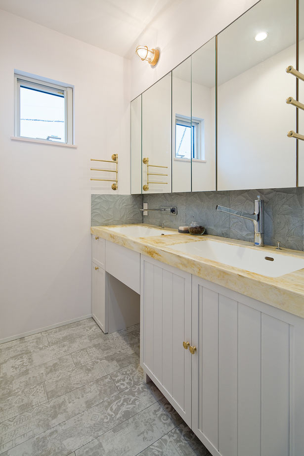 山下建設 【ビルドインガレージ/リゾート風/ホテルライク】子育てもお洒落も両方取り　真っ白なガレージ付ハウスの建築実例画像7