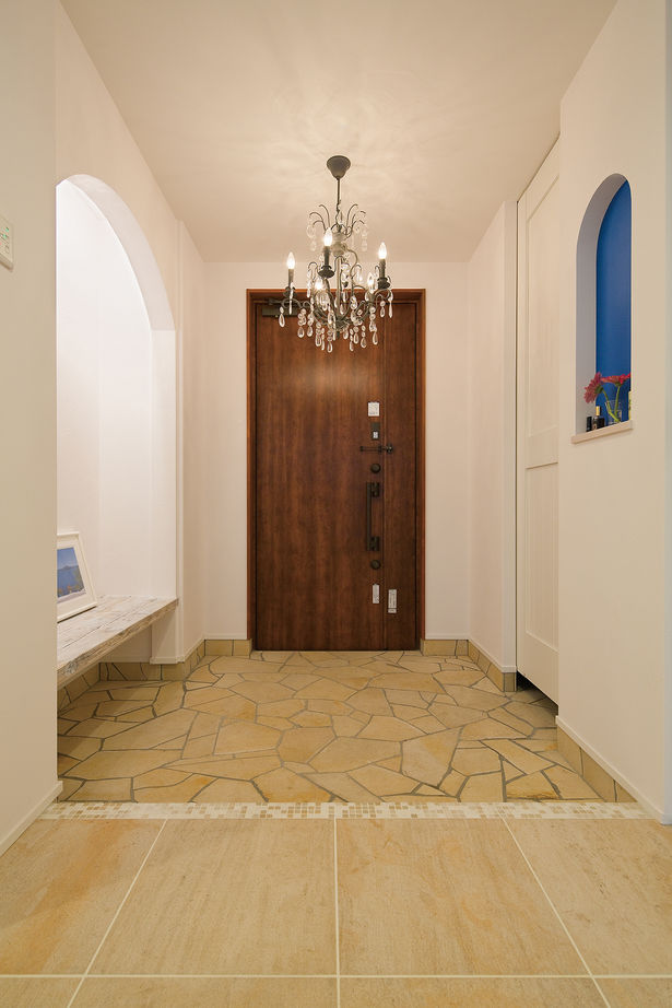 山下建設 【ビルドインガレージ/リゾート風/ホテルライク】子育てもお洒落も両方取り　真っ白なガレージ付ハウスの建築実例画像9