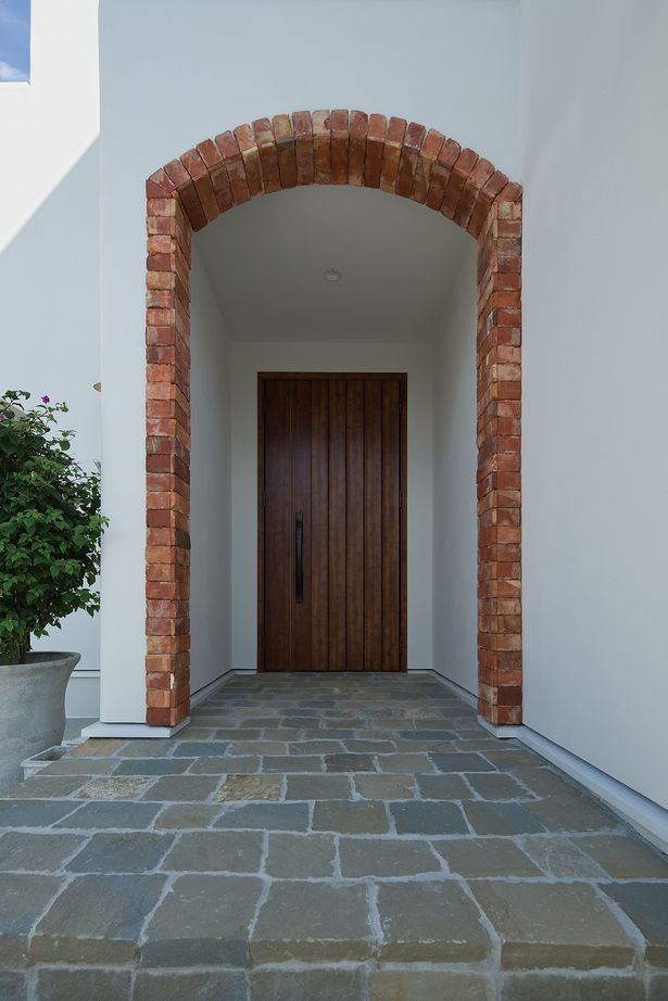 山下建設 【ビルドインガレージ/リゾート風/ホテルライク】子育てもお洒落も両方取り　真っ白なガレージ付ハウスの建築実例画像10