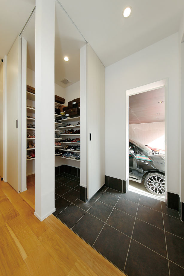 山下建設 【ビルトインガレージ/2000万円台/30坪台】2台の愛車と暮らす　中庭からの陽が心地よいナチュラルハウスの建築実例画像10