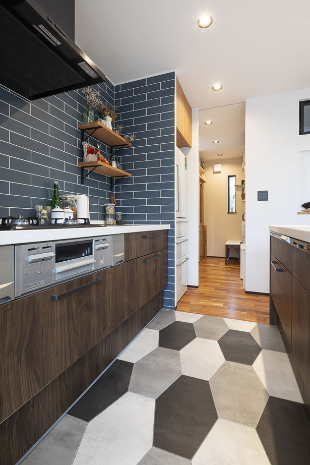 山下建設 【3000万円台／店舗併用／ビルトインガレージ／2階LDK】存在感のある白い建物が印象的な店舗併用住宅の建築実例画像5