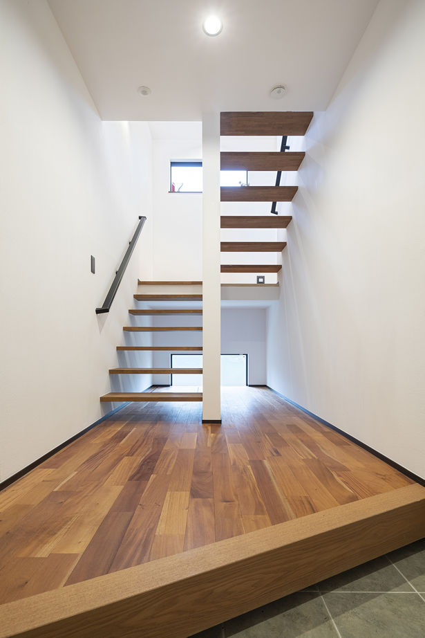 山下建設 【3000万円台／店舗併用／ビルトインガレージ／2階LDK】存在感のある白い建物が印象的な店舗併用住宅の建築実例画像7