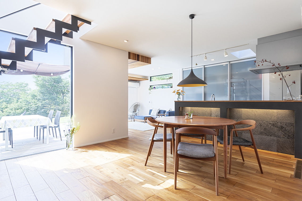 山下建設 【吹抜／サウナ／自然素材】雄大な眺望やサウナ＋水風呂に癒される。毎日が特別で非日常を感じる暮らしの建築実例画像1