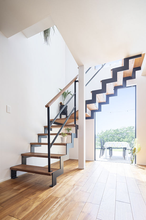 山下建設 【吹抜／サウナ／自然素材】雄大な眺望やサウナ＋水風呂に癒される。毎日が特別で非日常を感じる暮らしの建築実例画像7