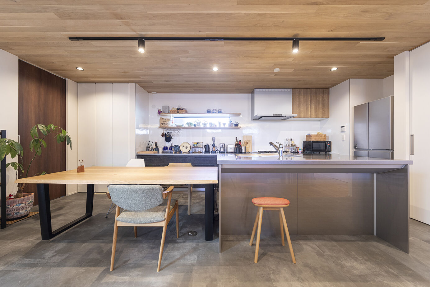 山下建設 【平屋／ウッドデッキ／間取図有】広く開放的なリビングと造形美溢れるウッドデッキを持つ、帰りたくなる家の建築実例画像3