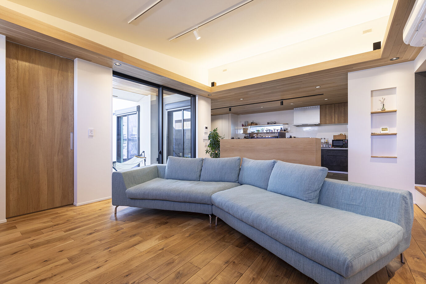 山下建設 【平屋／ウッドデッキ／間取図有】広く開放的なリビングと造形美溢れるウッドデッキを持つ、帰りたくなる家の建築実例画像5