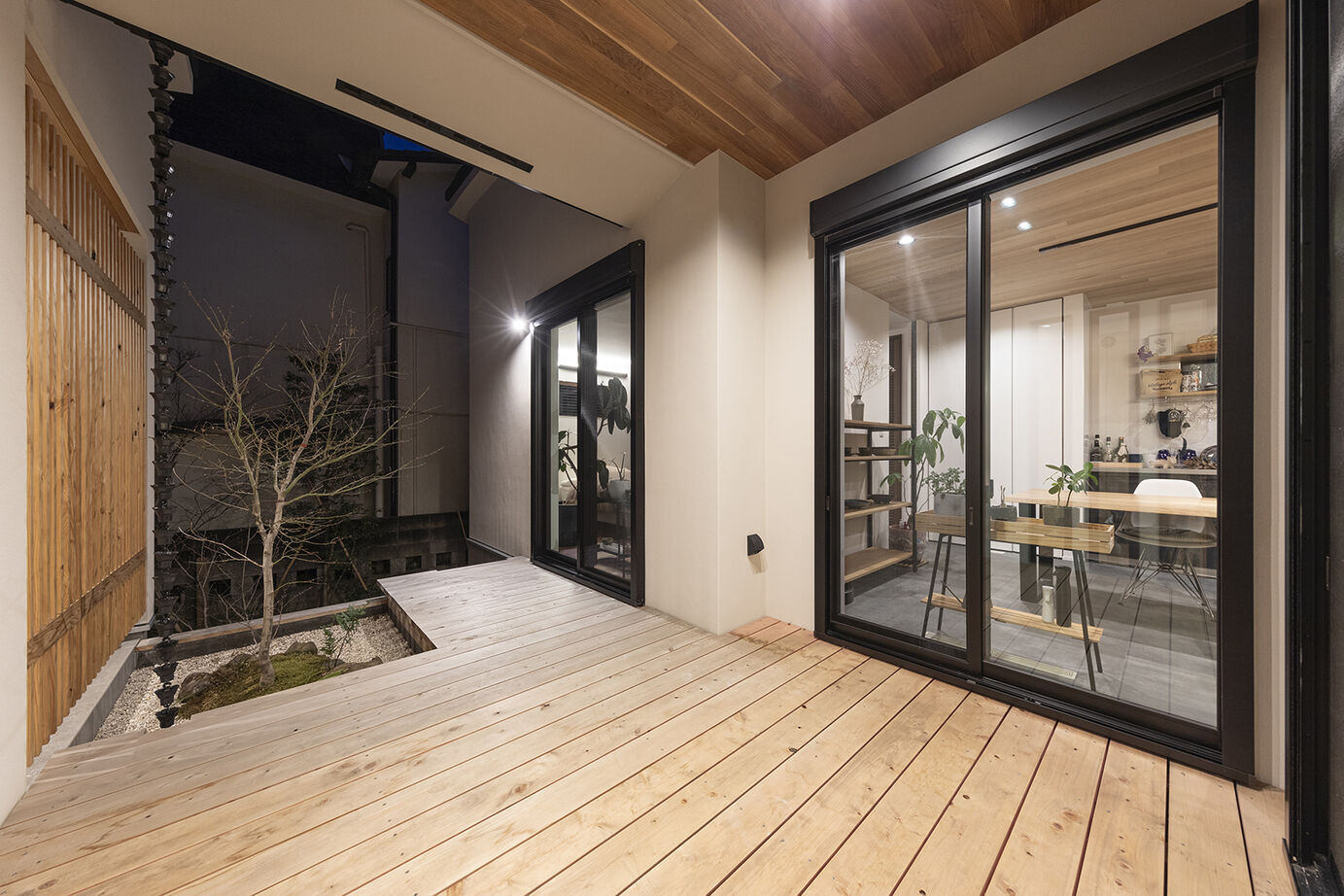 山下建設 【平屋／ウッドデッキ／間取図有】広く開放的なリビングと造形美溢れるウッドデッキを持つ、帰りたくなる家の建築実例画像13