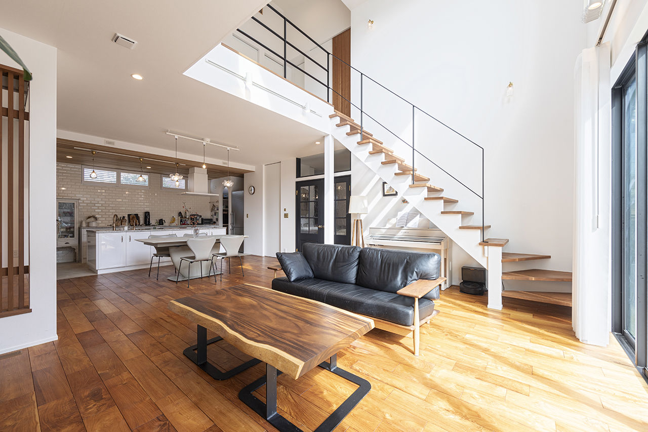 山下建設 【吹抜／ヌック／テラス／間取図】湘南の暮らしを満喫。シンプルモダンにアンティークな彩りを添えた住まいの建築実例画像5