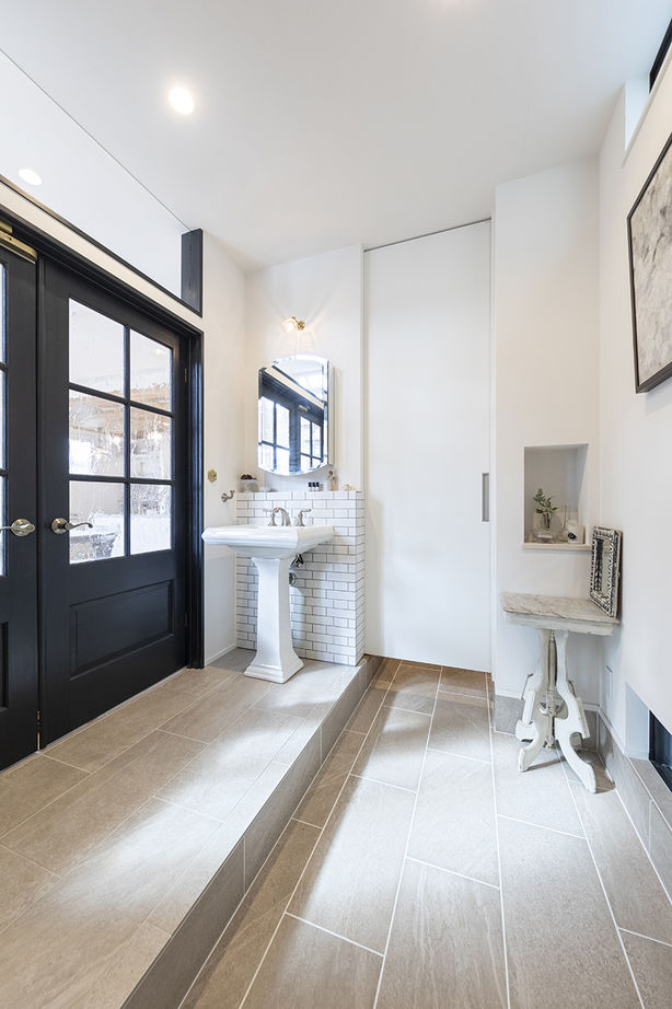 山下建設 【吹抜／ヌック／テラス／間取図】湘南の暮らしを満喫。シンプルモダンにアンティークな彩りを添えた住まいの建築実例画像9