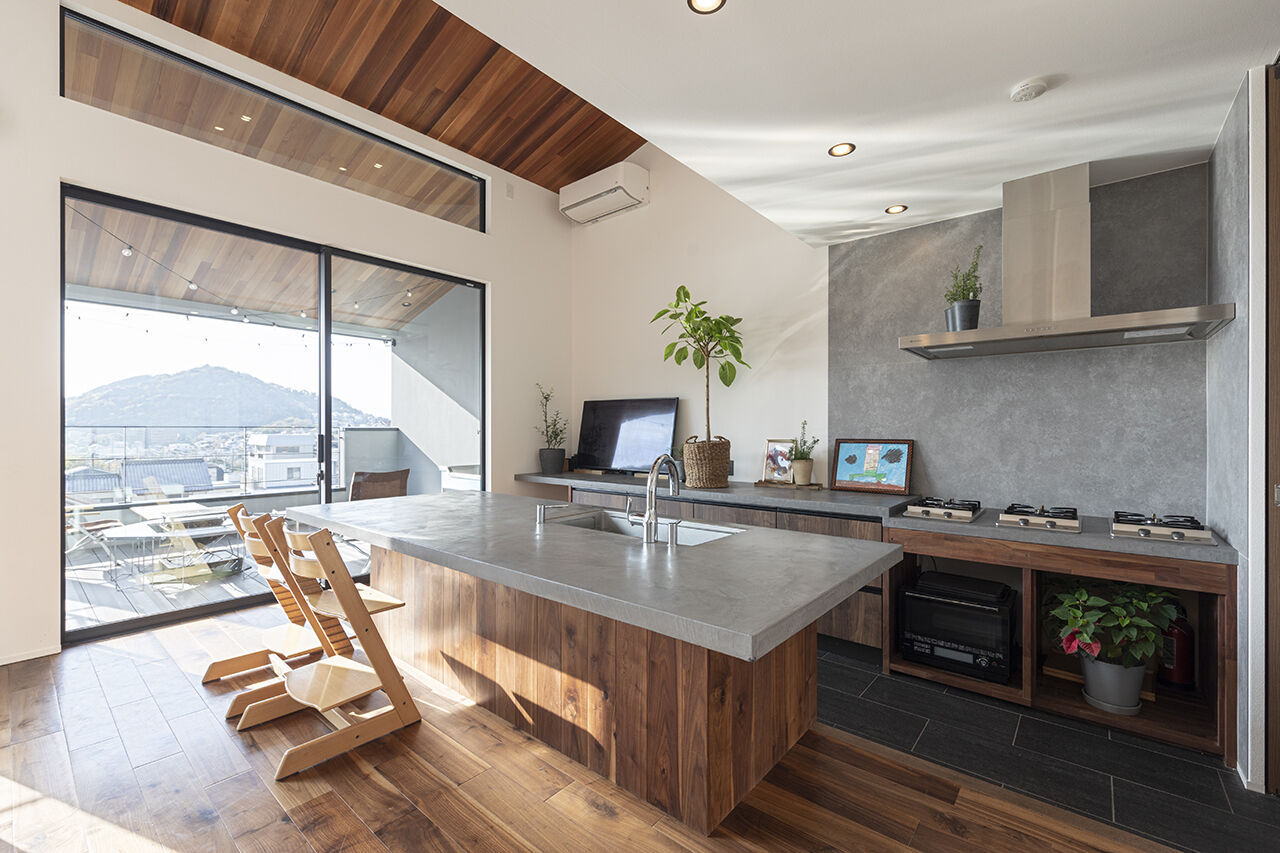 山下建設 【2階リビング／ビルトインガレージ／バルコニー／間取図】空と海を感じ、アウトドアリビングを楽しむ家の建築実例画像2