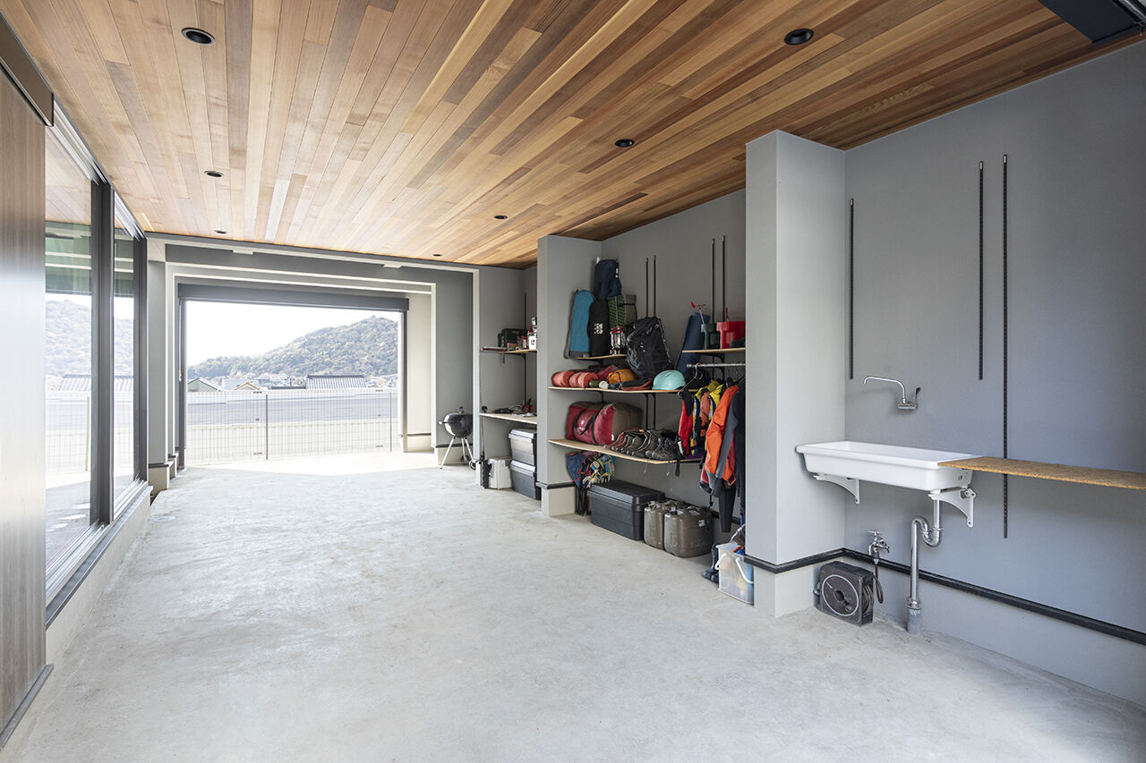 山下建設 【2階リビング／ビルトインガレージ／バルコニー／間取図】空と海を感じ、アウトドアリビングを楽しむ家の建築実例画像10