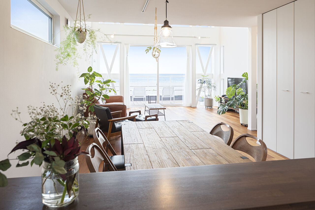 山下建設 【3000万円台／変形地／2階リビング／間取図】漆喰や無垢材などの自然素材で、海に面した敷地を活かした家の建築実例画像2