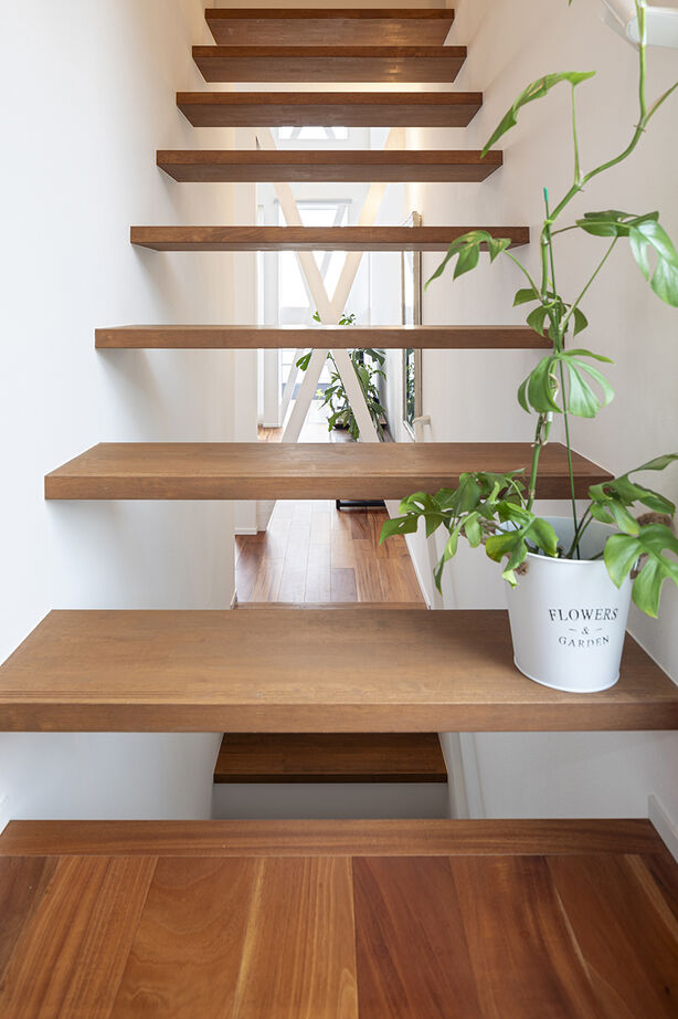 山下建設 【3000万円台／変形地／2階リビング／間取図】漆喰や無垢材などの自然素材で、海に面した敷地を活かした家の建築実例画像6