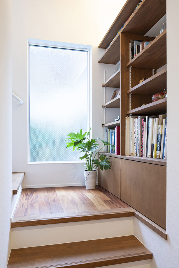 山下建設 【3000万円台／変形地／2階リビング／間取図】漆喰や無垢材などの自然素材で、海に面した敷地を活かした家の建築実例画像9