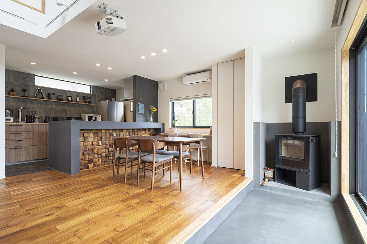 山下建設 【3000万円台／ビルトインガレージ／ヌック】愛車を眺め、薪ストーブに癒され、ヌックで景色を楽しむ住まいの建築実例画像4