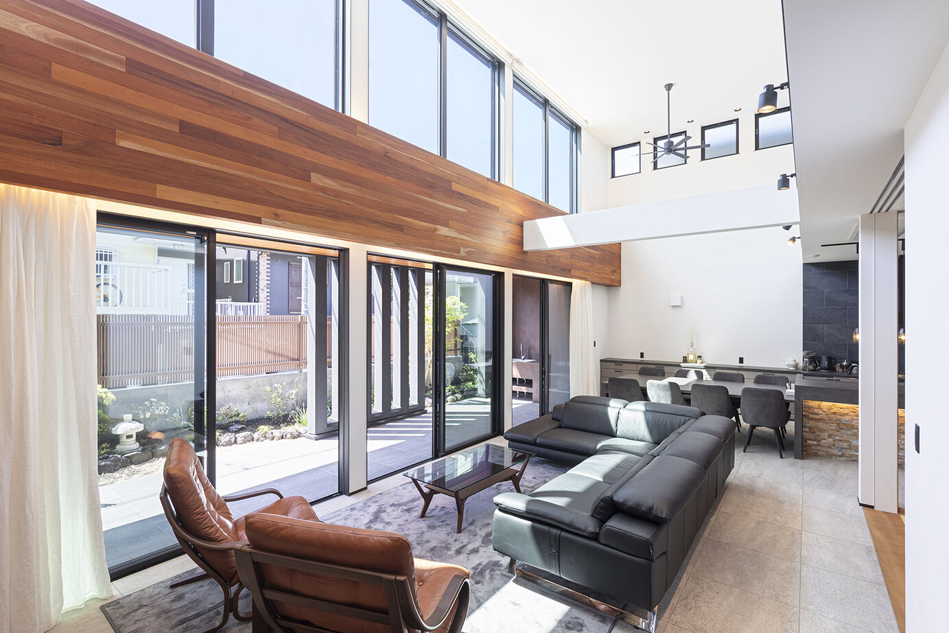 山下建設 【吹抜／ビルトインガレージ／間取図】湘南に建てた邸宅で、日本で過ごすひと時を優雅に、快適にの建築実例画像2