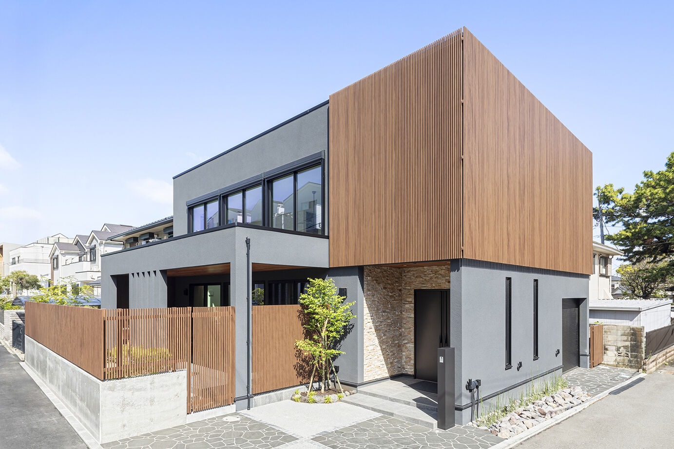 山下建設 【吹抜／ビルトインガレージ／間取図】湘南に建てた邸宅で、日本で過ごすひと時を優雅に、快適にの建築実例画像3