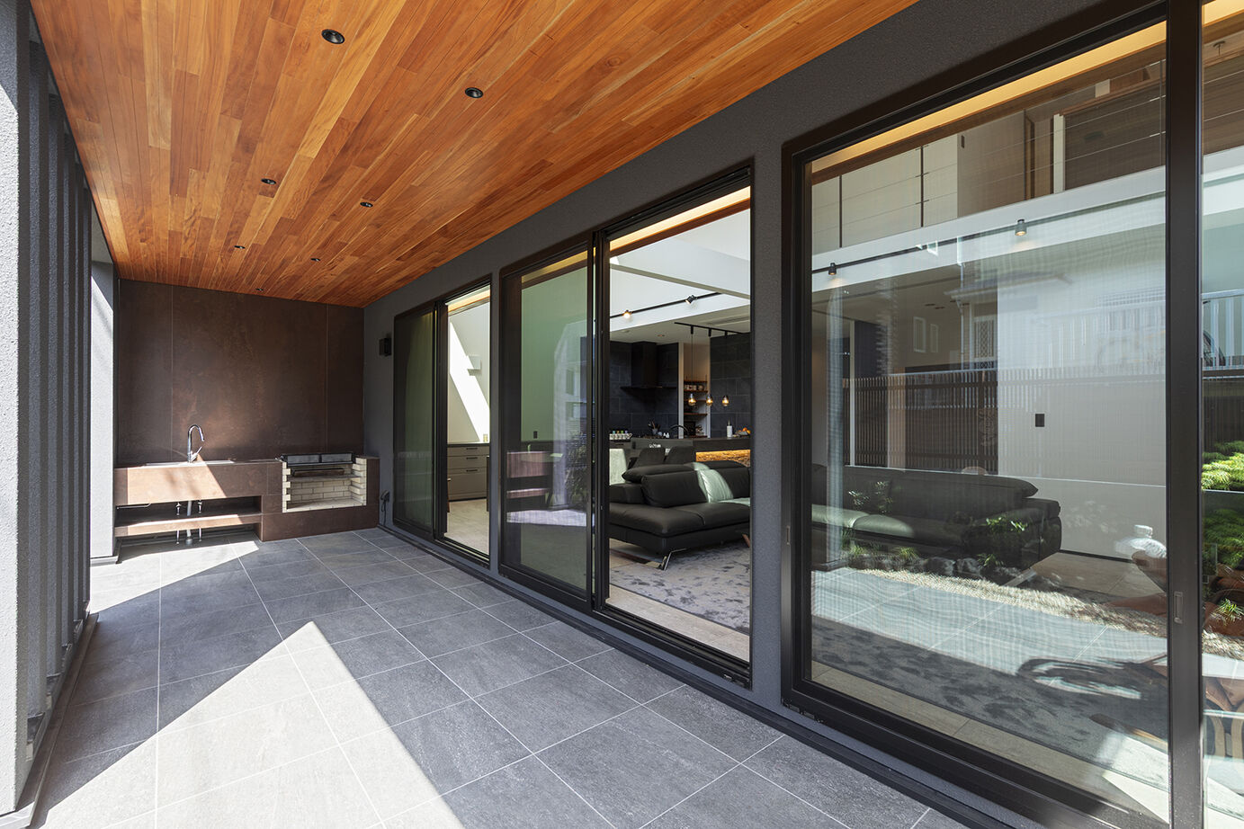 山下建設 【吹抜／ビルトインガレージ／間取図】湘南に建てた邸宅で、日本で過ごすひと時を優雅に、快適にの建築実例画像6