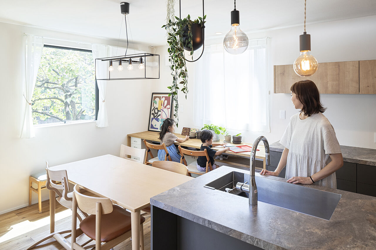 山下建設 【吹抜／収納充実／家事動線】吹き抜けのアスレチックネットや造作すべり台も！大人も子どもも集まる家の建築実例画像8