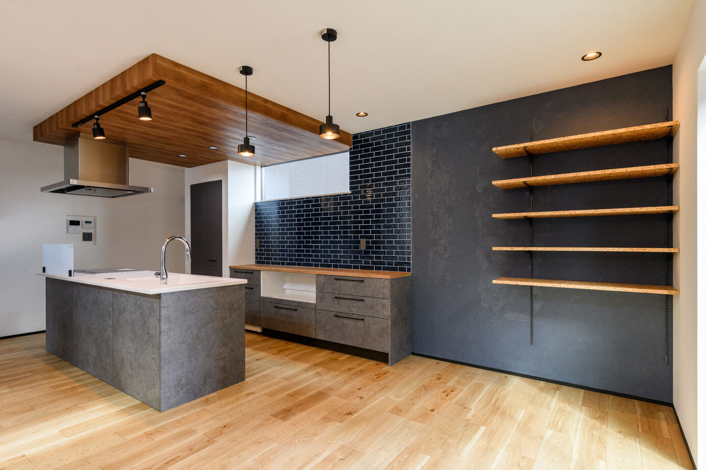 南日本ハウス 【遊び心溢れる家】落ち着きと遊び心が両立する、大人お洒落な家の建築実例画像3