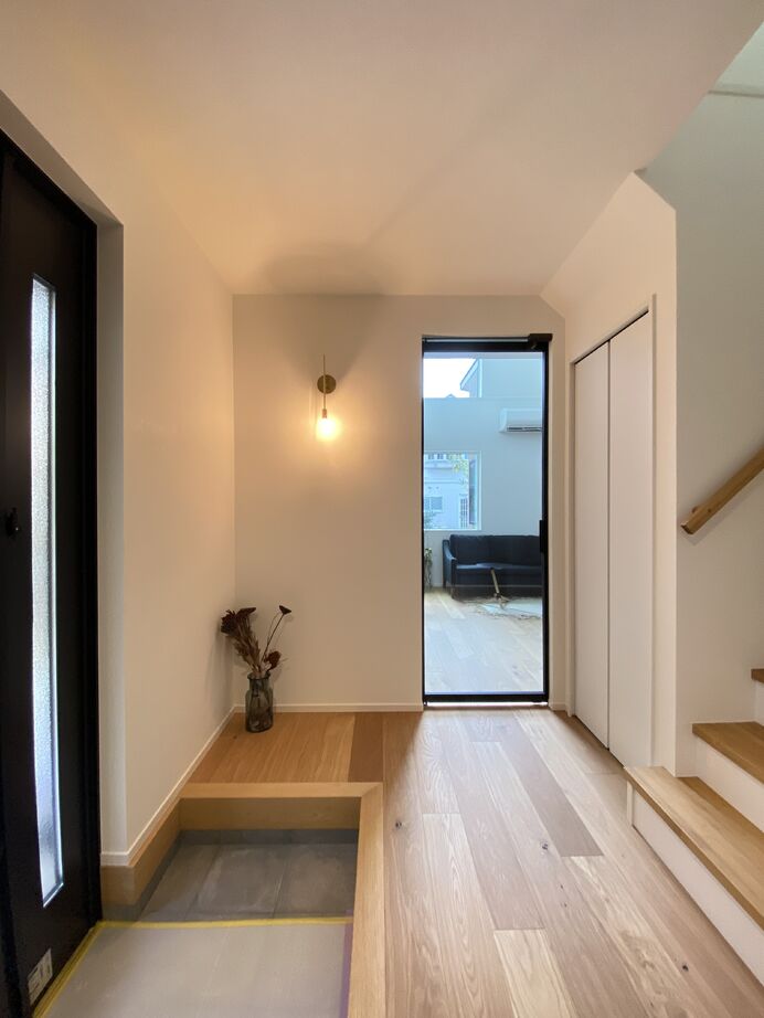 イワキ 【間取り図有/4LDK/吹抜け/II型キッチン】木目×グレーのシンプルな住まいの建築実例画像7