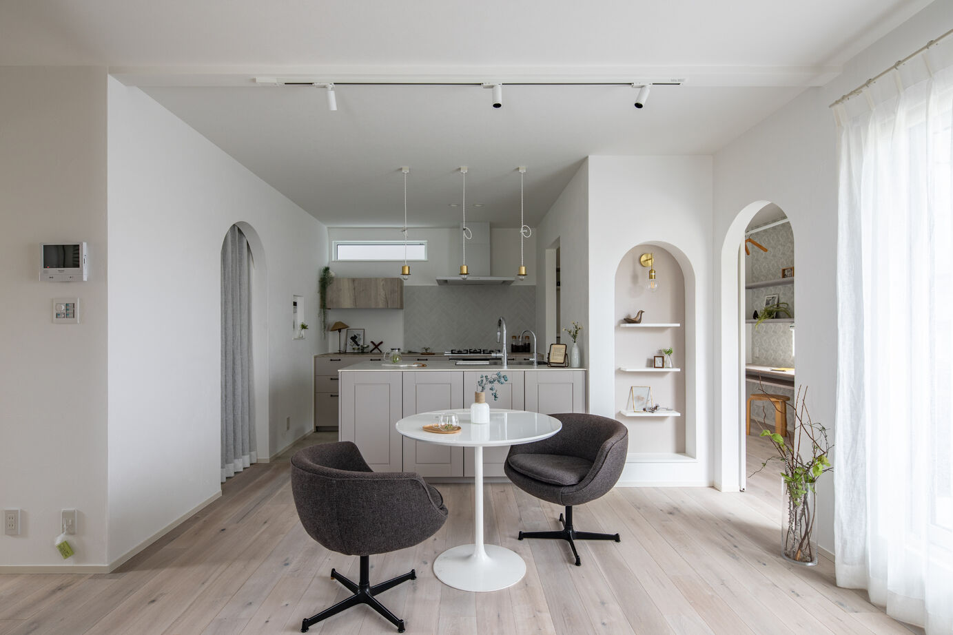 イワキ 【間取り図有/店舗併用住宅/3階建て】30坪の狭小地に建つ3F建ての店舗併用住宅の建築実例画像4