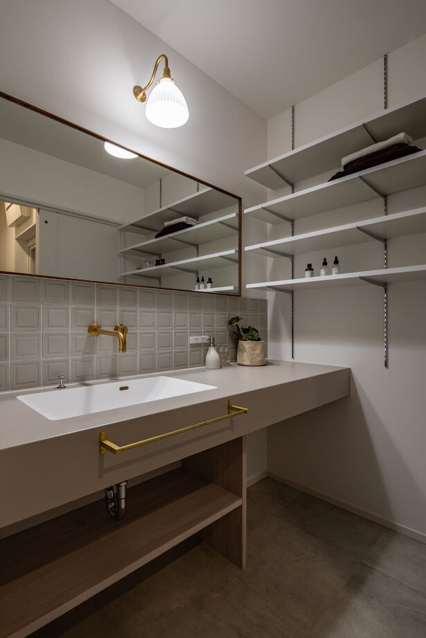 イワキ 【間取り図有/店舗併用住宅/3階建て】30坪の狭小地に建つ3F建ての店舗併用住宅の建築実例画像6