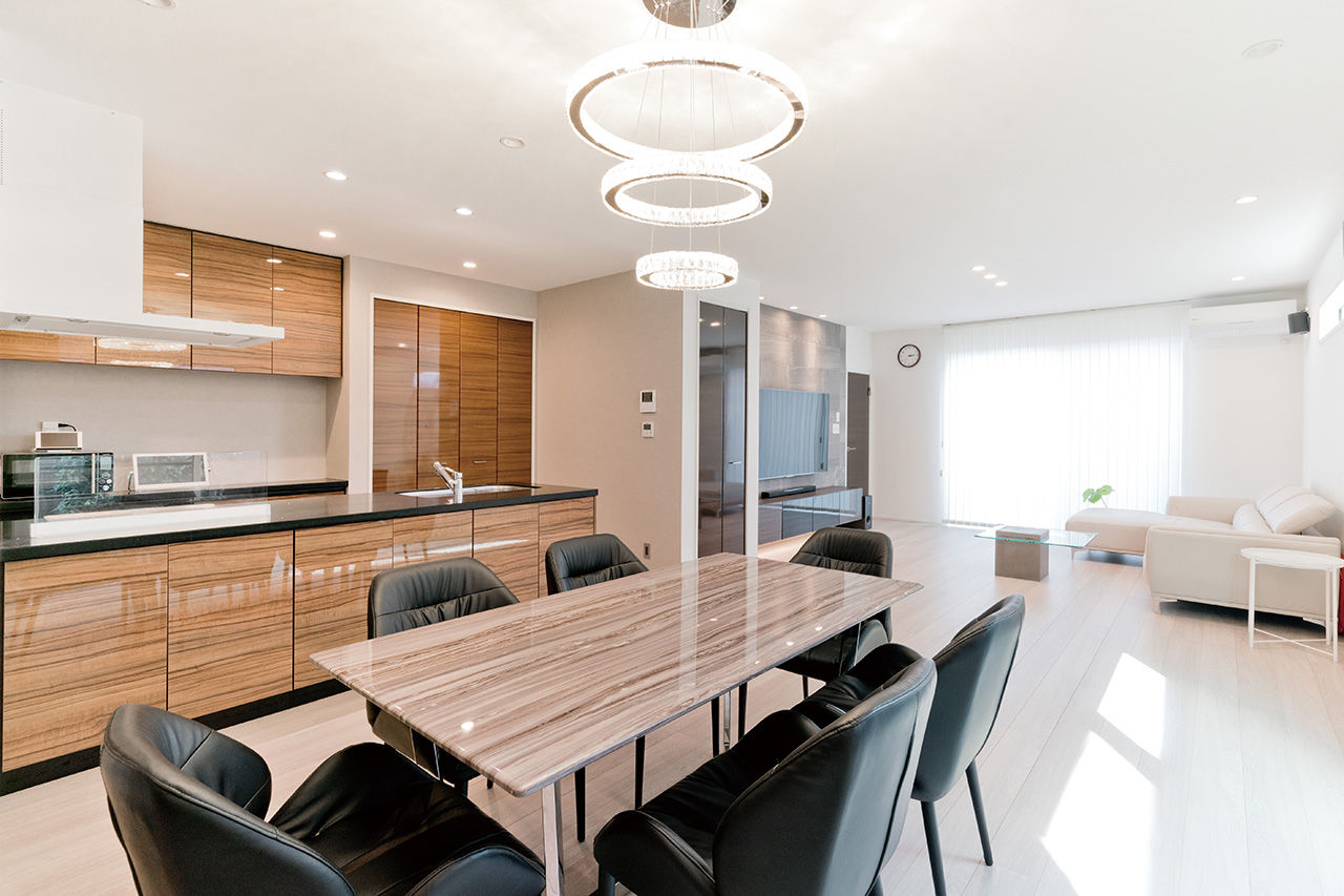 泉北ホーム 【2000万円台/間取り図有/55坪】無駄を省いたエレガントで上質な空間。アイランドキッチンで家事ラク仕様の建築実例画像4