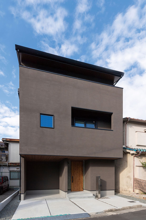 泉北ホーム 【3000万円台/間取り図有/3階建て/36坪】テレワーク空間も実現した、子育て家族の北欧ヴィンテージな家の建築実例画像1