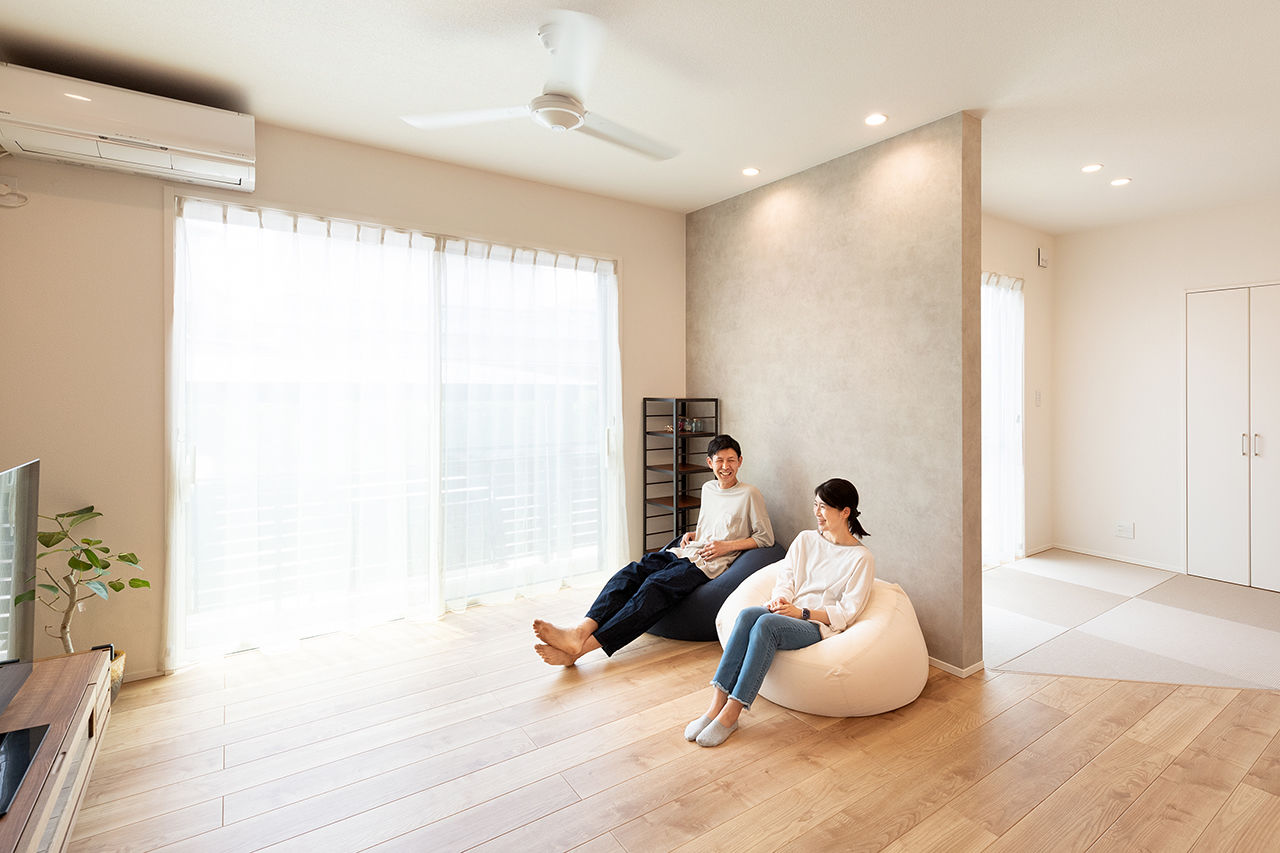 【SUUMO】 【2000万円台/間取り図有/37坪】夏は木陰、冬は陽だまりの心地よさでくつろぐ。アートが映える伸びやかな家 - 泉北ホーム ...