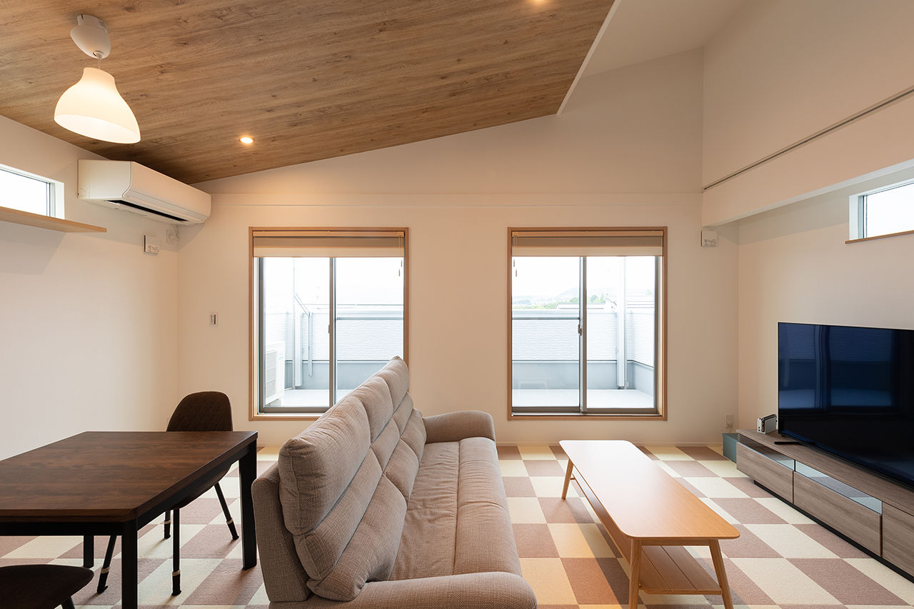 泉北ホーム 【2000万円台/間取り図有/31坪】空間を有効活用した機能的収納。バルコニーからの眺望で癒される2階LDKの家の建築実例画像2