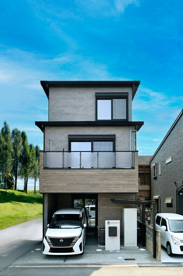 泉北ホーム 【3000万円台】好みのデザインと長く安心して暮らせる性能にこだわった3階建ての住まいの建築実例画像