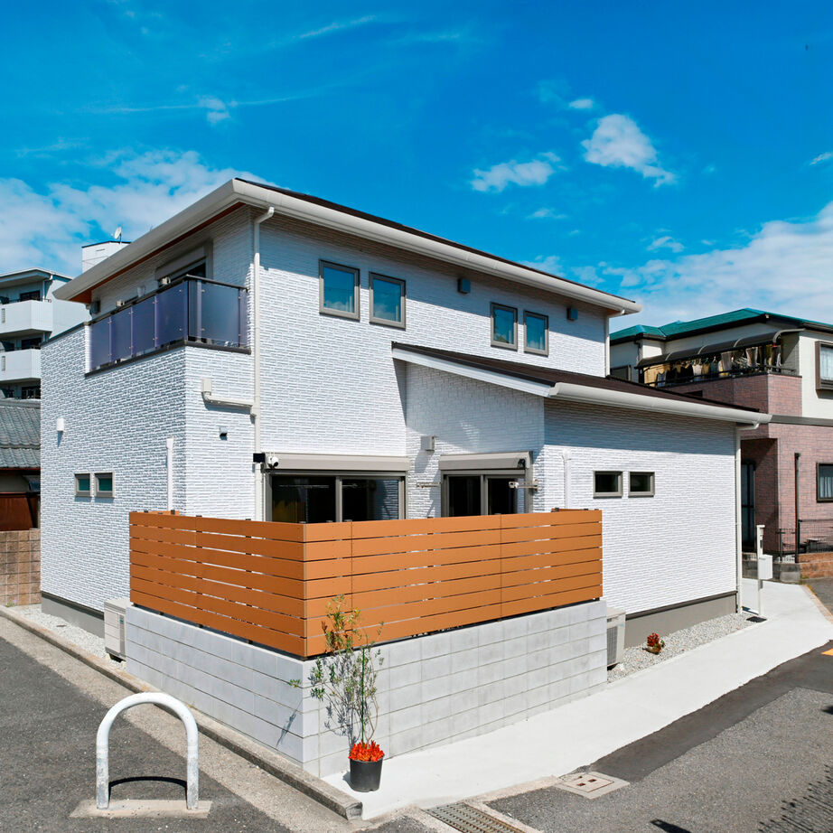 泉北ホーム 【2000万円台/間取り図有】庭との一体感が心地よい、陽だまりに包まれる明るい家の建築実例画像