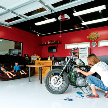 熊澤工務店 【総額3200万円台×42坪｜間取り図有】コストを抑えて叶った、2台分ガレージ付の趣味を楽しむ快適な住まいの建築実例画像2