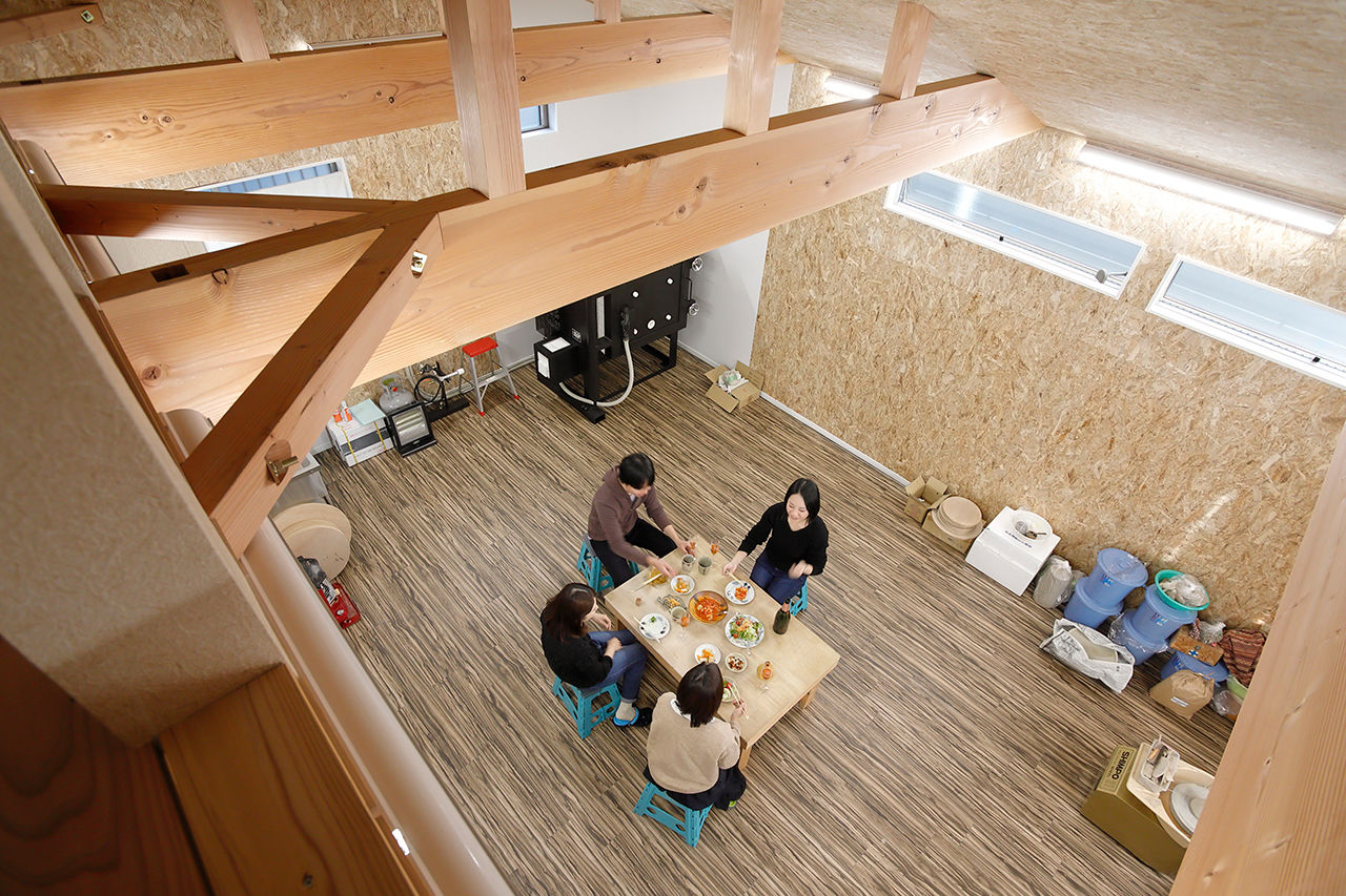 熊澤工務店 【総額2100万円×28坪】吹き抜け大空間の陶芸用「アトリエ」が主役！暮らしと趣味が同居する住まいの建築実例画像4