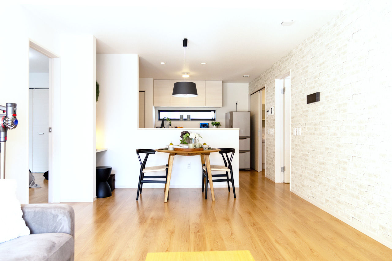 いい感じの平屋IKI 【平屋/1,380万円】標準の太陽光システムで光熱費を抑え、心地よい暮らしを実現できるガレージ付2LDKの建築実例画像2