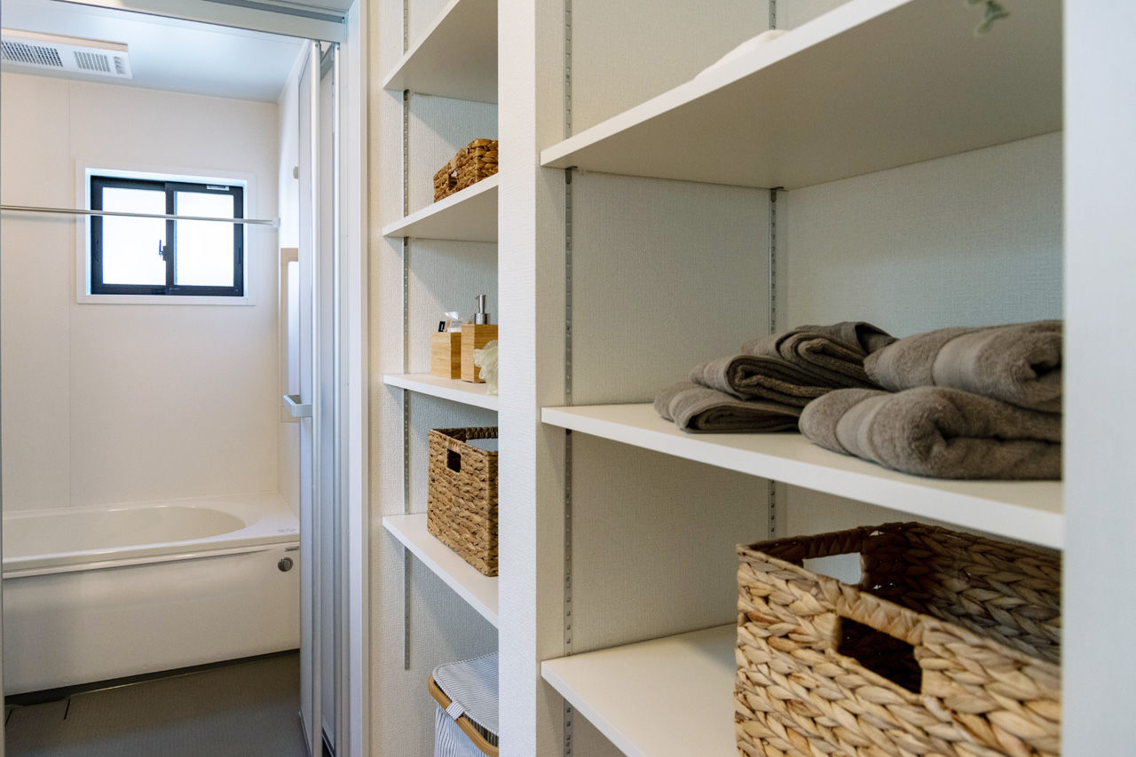 いい感じの平屋IKI 【平屋/1,380万円】標準の太陽光システムで光熱費を抑え、心地よい暮らしを実現できるガレージ付2LDKの建築実例画像8