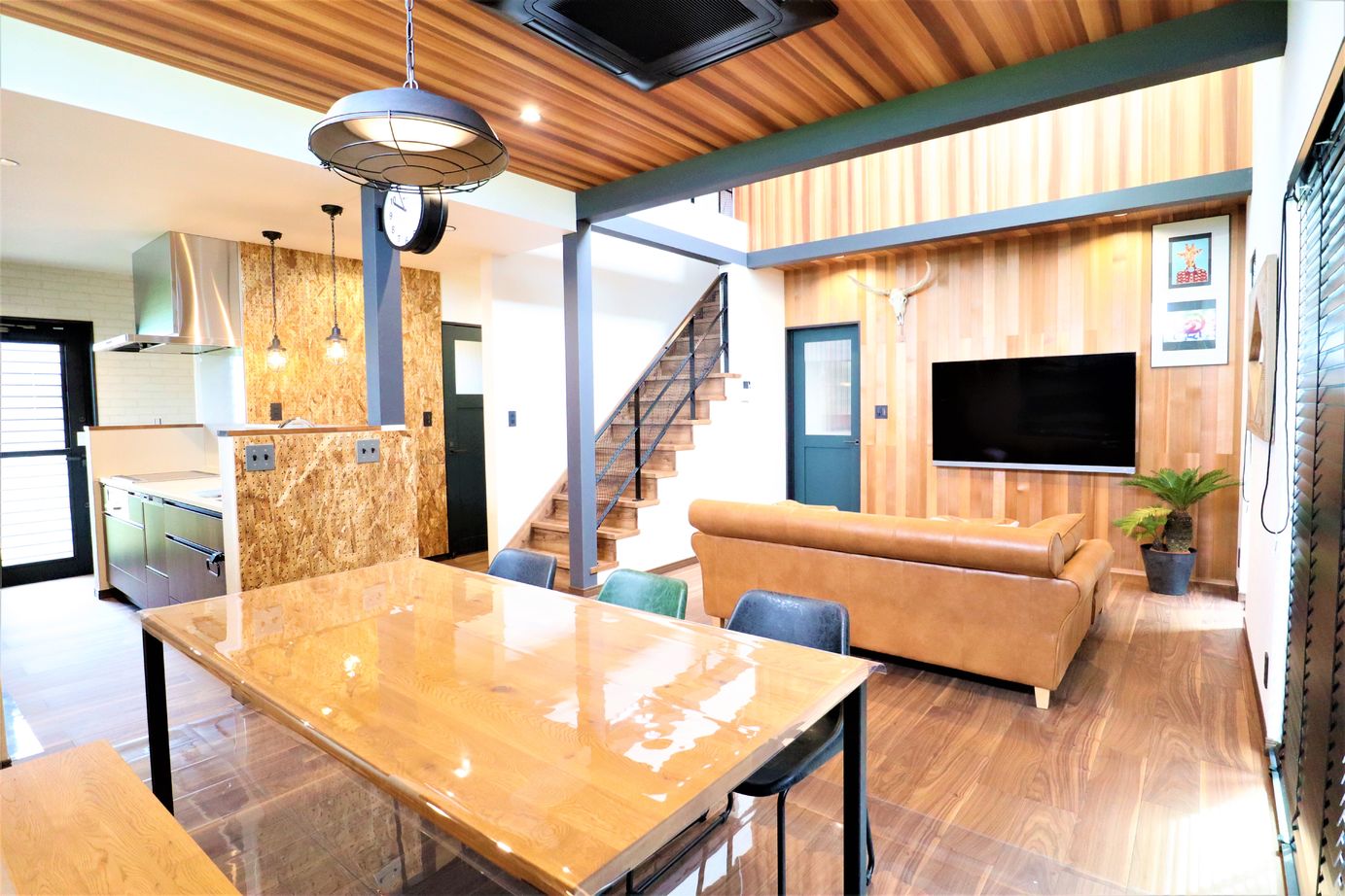 ホーエーホーム（久留米・柳川） 【アメリカンヴィンテージ】【ガルバ外壁】アメリカンヴィンテージスタイルの家　堂々完成！の建築実例画像3