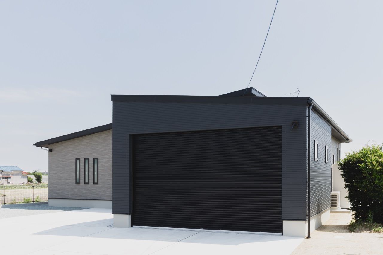 ホーエーホーム（久留米・柳川） 【インナーガレージ】【平屋】インナーガレージがあり、ワンちゃんとの生活にもこだわった平屋の建築実例画像2