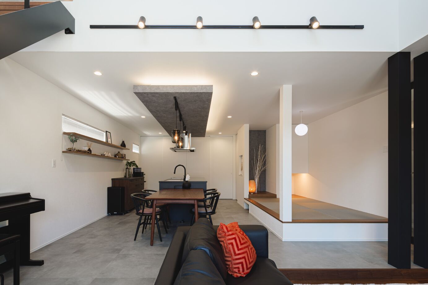 ホーエーホーム（久留米・柳川） 【2000万円/36坪/アイランドキッチン/家事動線/鉄骨階段】家族の夢を形にした開放感溢れる吹抜のお家の建築実例画像4