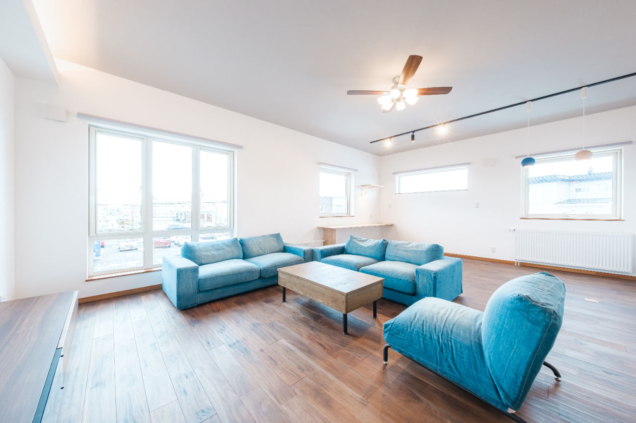 カネトシ工務店 【札幌市/ビルトインガレージ/収納充実/間取り図有】家事動線と自然素材で快適な暮らしが叶う二世帯住宅の建築実例画像4