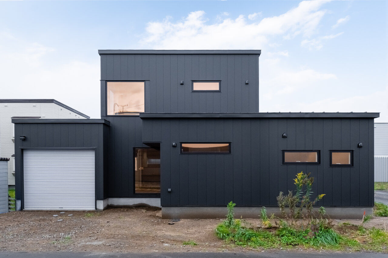 カネトシ工務店 【札幌市/2000万円台/4LDK/間取り図有】収納充実×ビルトインガレージ×ホテルライクな家の建築実例画像2