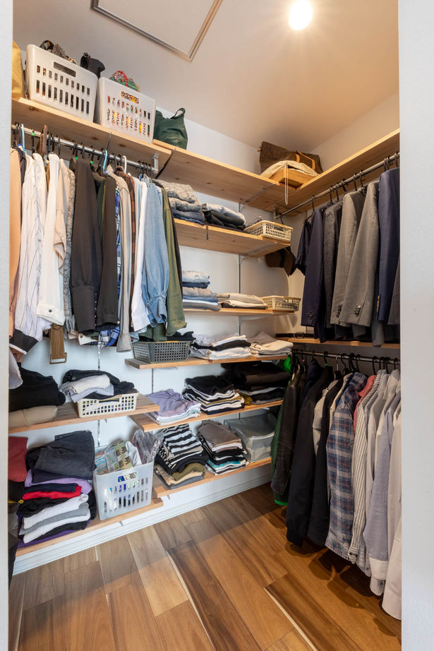 カネトシ工務店 【札幌市/2000万円台/吹き抜け/間取り図有】大開口＆リビング階段の開放感あふれるLDKのある住まいの建築実例画像6