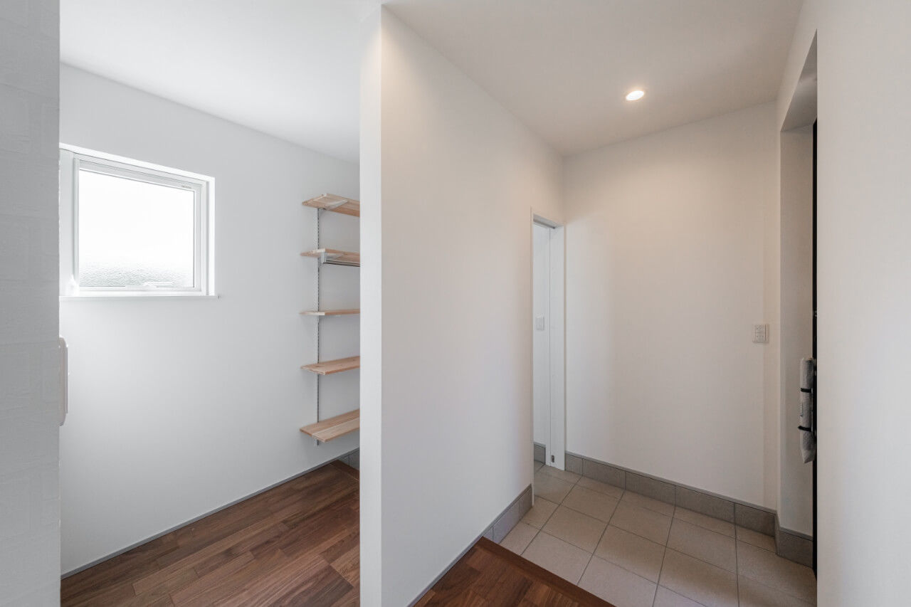 カネトシ工務店 【札幌市/2000万円台/床暖房/吹き抜け】シンプルモダンな内観。高断熱・高気密によってエアコン1台で快適にの建築実例画像3