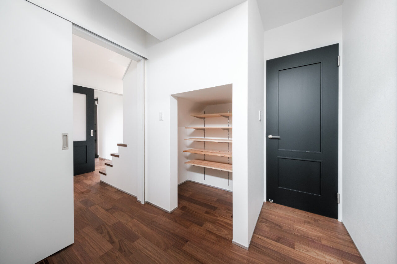 カネトシ工務店 【札幌市/2000万円台/床暖房/吹き抜け】シンプルモダンな内観。高断熱・高気密によってエアコン1台で快適にの建築実例画像4