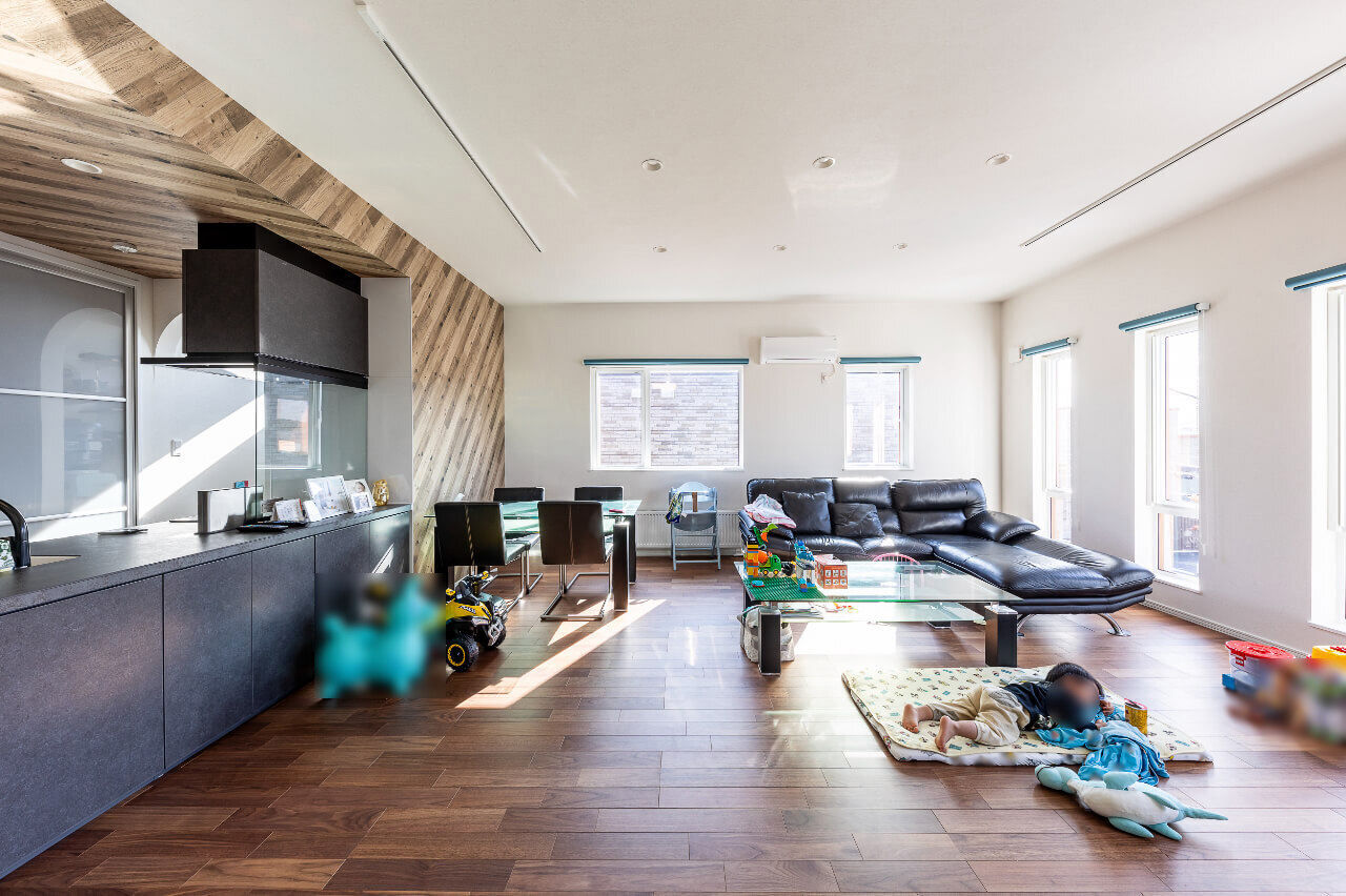 カネトシ工務店 【札幌市/二世帯住宅/家事スペース/収納充実】こだわりを詰め込んだ3階建の二世帯住宅×ビルトインガレージの建築実例画像4