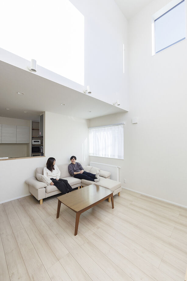 カネトシ工務店 【2097万円/間取図有/ランドリースペース/収納充実】暮らしやすい家事ラク動線。スタイリッシュな吹抜LDの建築実例画像2