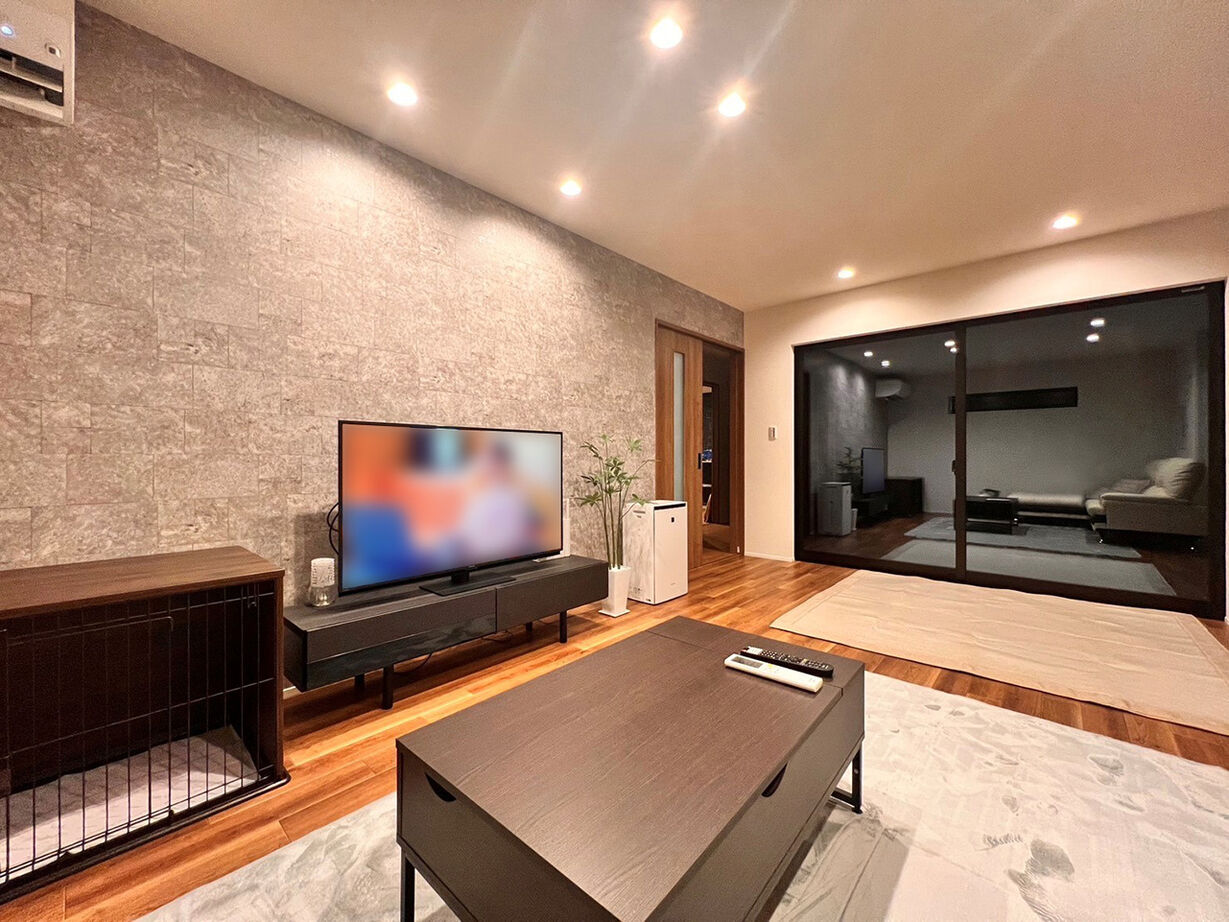 一級建築士事務所 JTM商事 【君津市／中庭／ペット／ドッグラン／平屋】重厚なアイアン門扉の奥に広がる愛犬思いのやさしい平屋の建築実例画像4